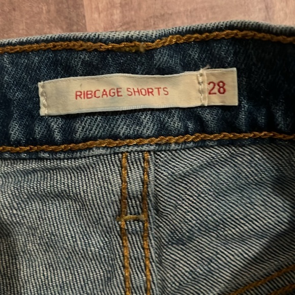 Levis Ribcage Shorts - Picture 4 of 6